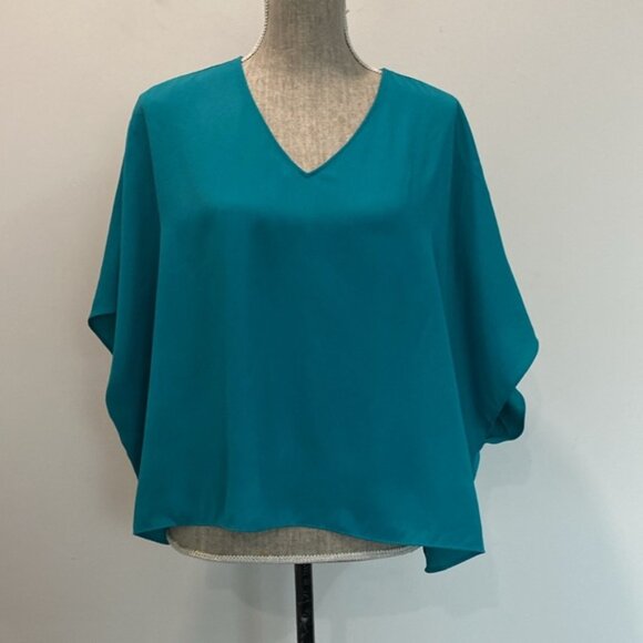 Aritzia Green V-Neck Blouse with Kimono Sleeves - Picture 6 of 12